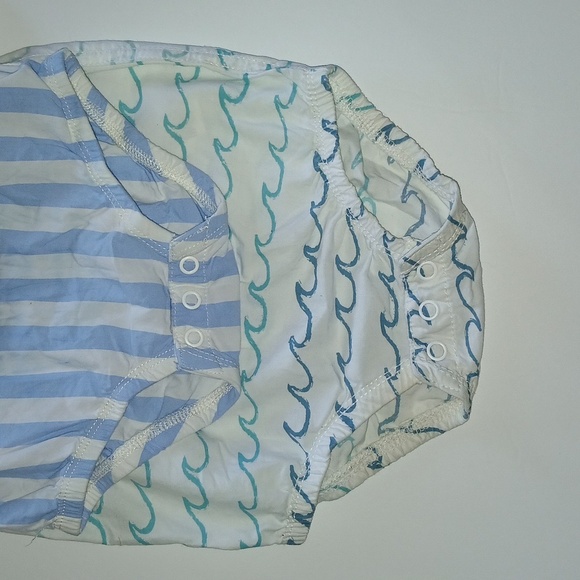 OshKosh B’Gosh Baby Boy Short Sleeve Button Down Bodysuit | Size:6M(strip) & 9M - Picture 3 of 7